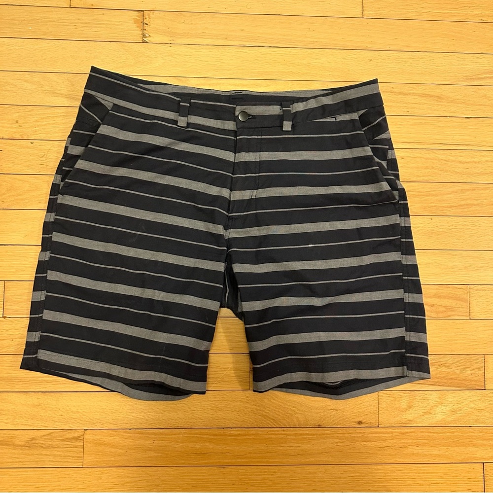 Lululemon shorts size 38 gray striped kahuna beach skateboard hiking athleisure